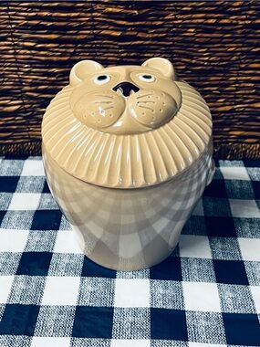 Vintage Mid-Century Ceramic Lion Cookie Jar - MCM Kitsch Japan Pottery - Tan